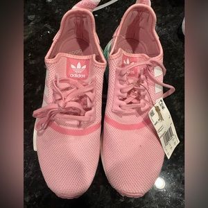 NWT Women’s Adidas size 6.5
